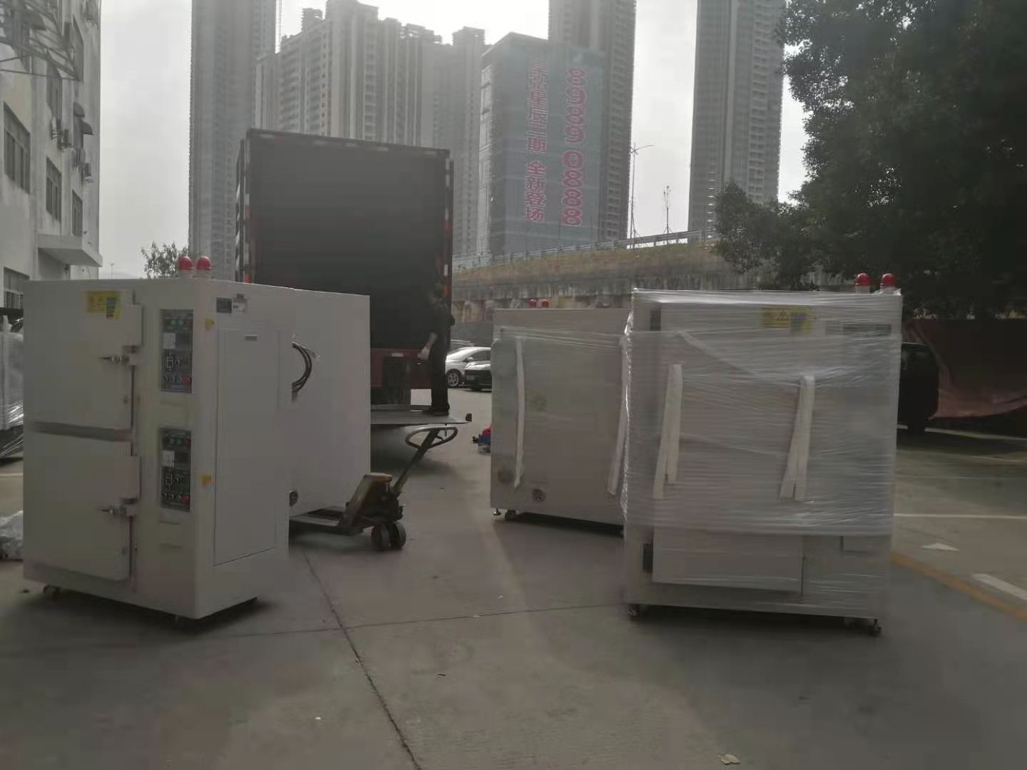 与时间赛跑，怡和兴又出货一批工业烤箱！